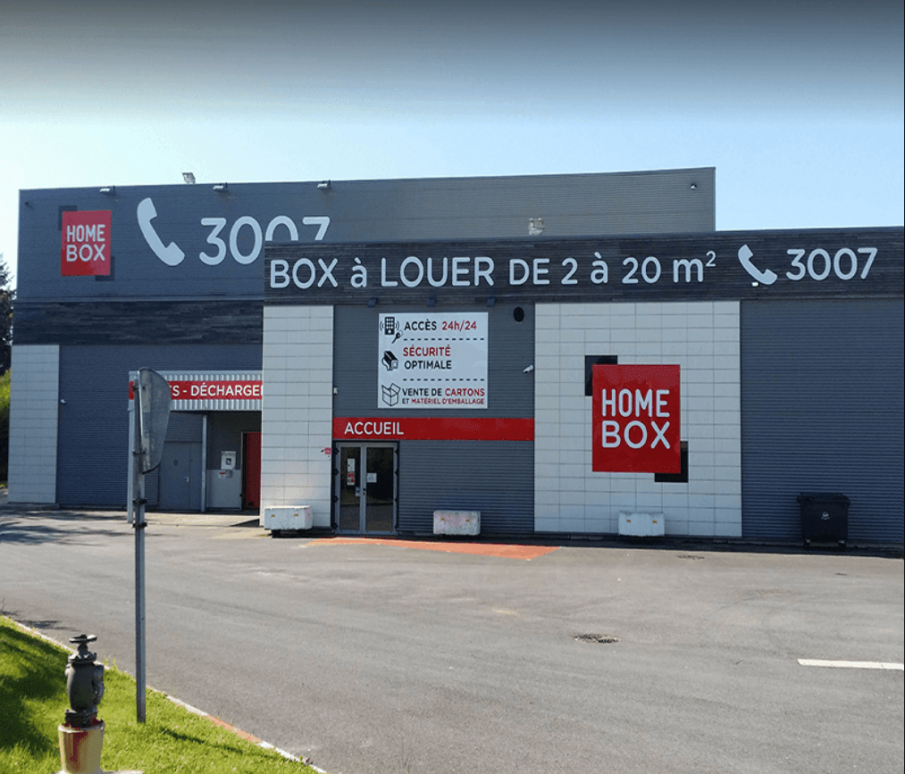 Black storage facility facade with large red HOMEBOX sign and rental banner at HOMEBOX Romilly-sur-Seine, 123 avenue DIDEROT, Romilly-sur-Seine