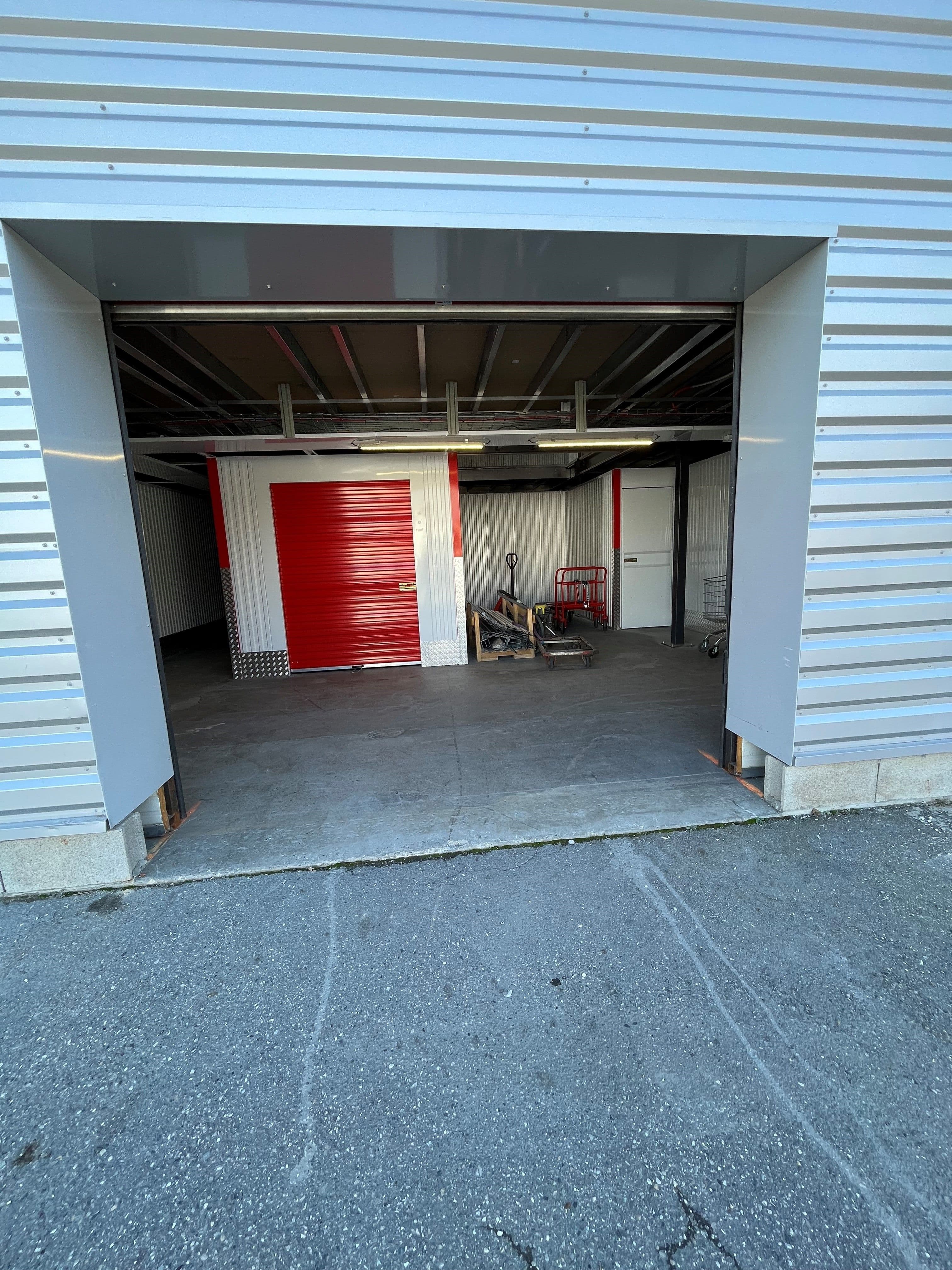 Accès direct aux box de stockage depuis l’extérieur du centre HOMEBOX Chambéry