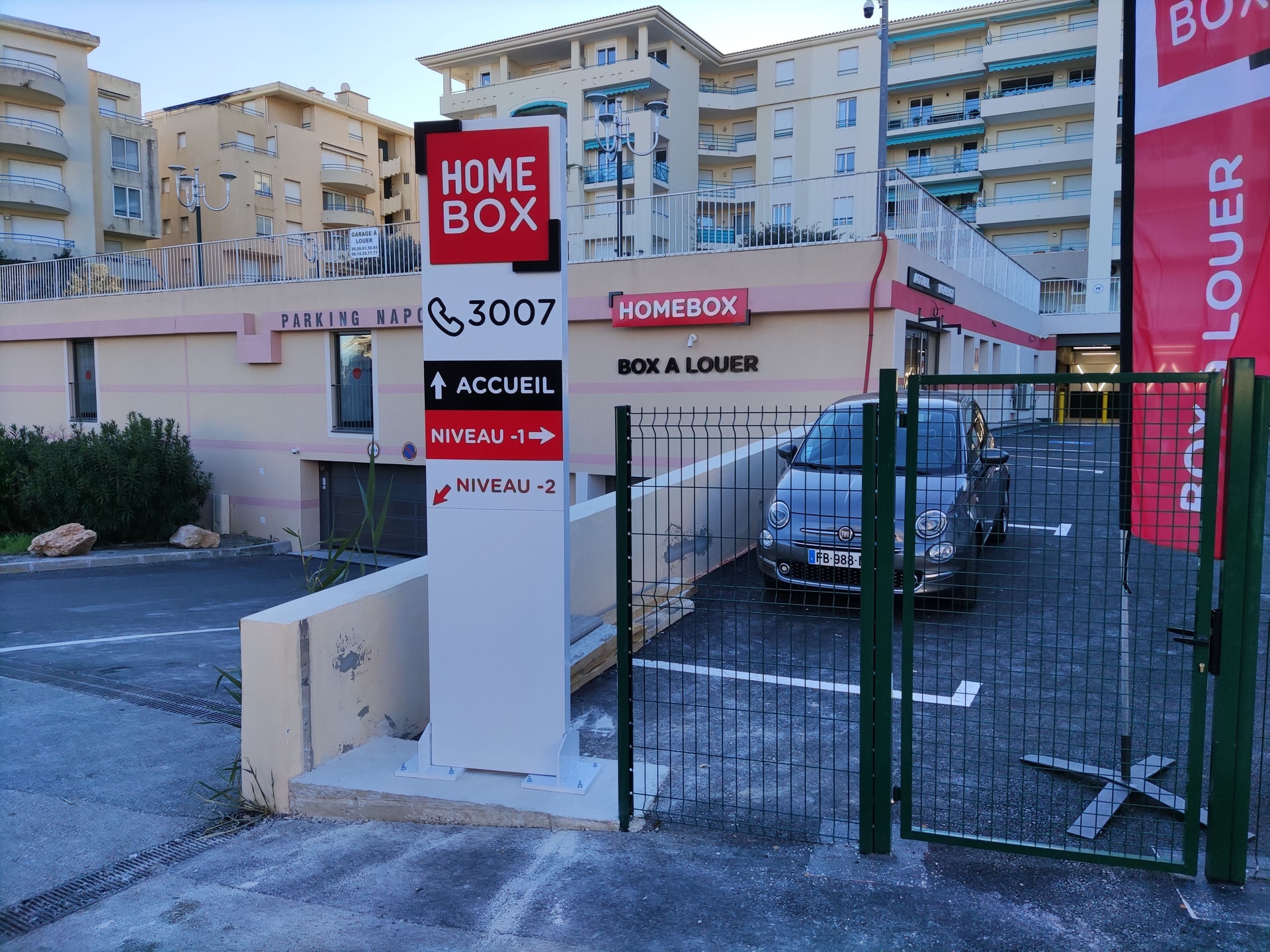 Entrance totem sign and parking area at HOMEBOX Antibes-les-Pins, 55, avenue de Cannes, Impasse Napoléon, Antibes Juan-Les-Pins