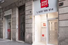 Devanture grise avec enseigne et entrée vitrée du centre, HOMEBOX Barcelona Sepúlveda, Carrer de Sepúlveda, 162 0 Barcelona Barcelona à Barcelona