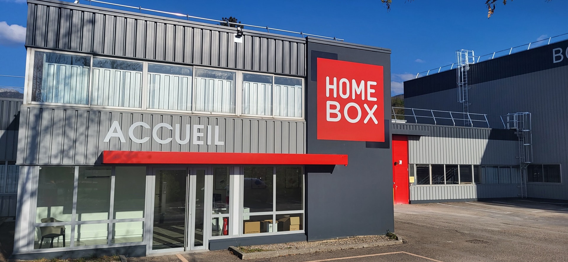 Building facade with reception entrance at HOMEBOX Annecy Nord (Argonay), 380 route de l'Aiglière, ARGONAY